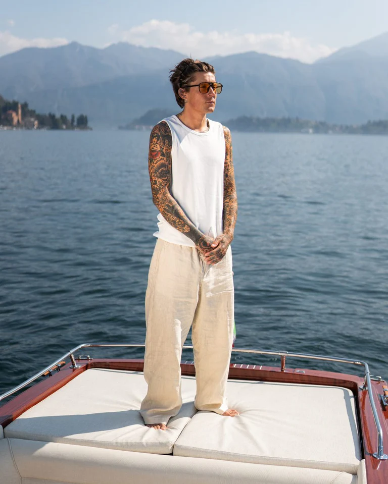 Jorts og hørbukser, skjorter og sommertøj til billig Atmosfærebillede  fra NordicLuxe Originals